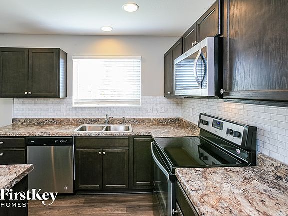 4th image of 6425 Woodland Ln