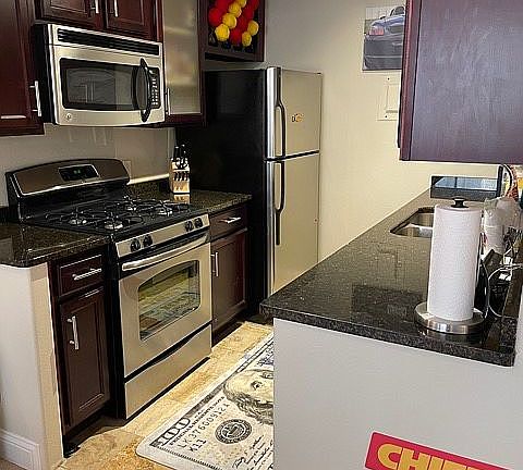 5th image of 700 E 8th St Unit 7D