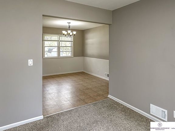 5th image of 9912 Nina St