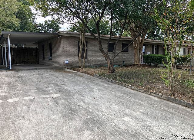 2nd image of 3814 Southport Dr