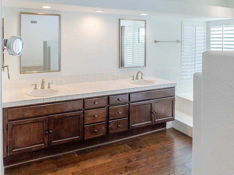 4625 Belvista Ct — Photo 13