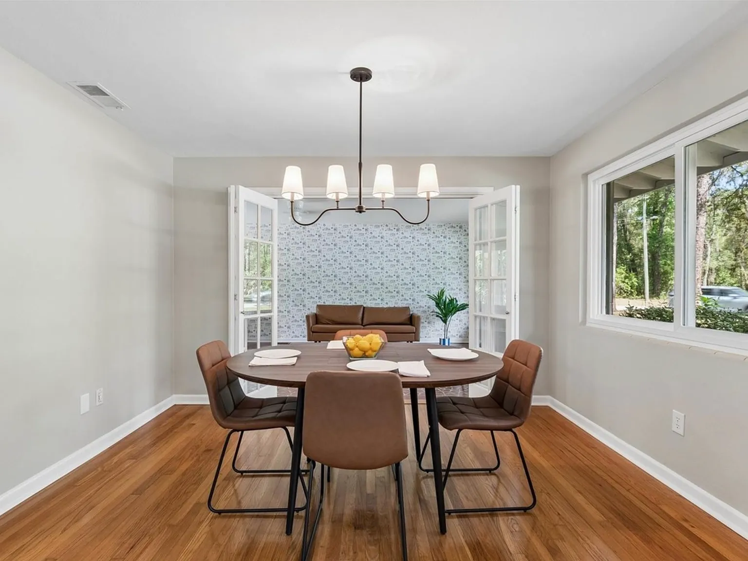 3 bed, 1901 sqft, $2,100 — Photo 3