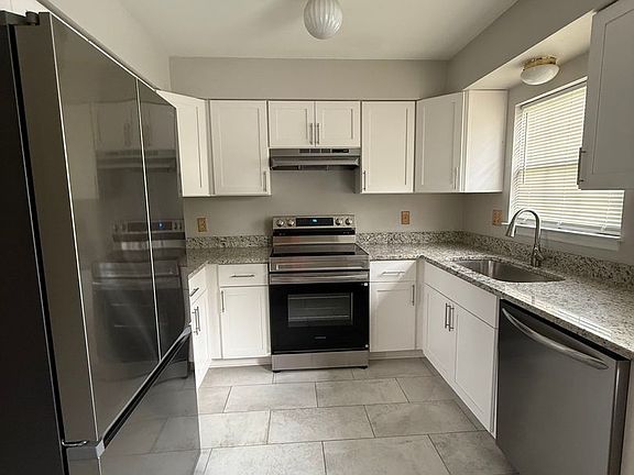 2nd image of 502 Brentwood Pt