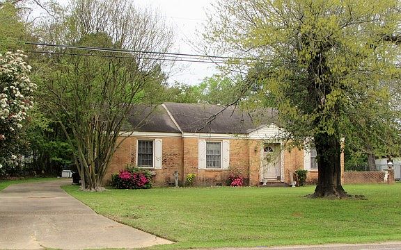 2nd image of 1307 Louisiana St