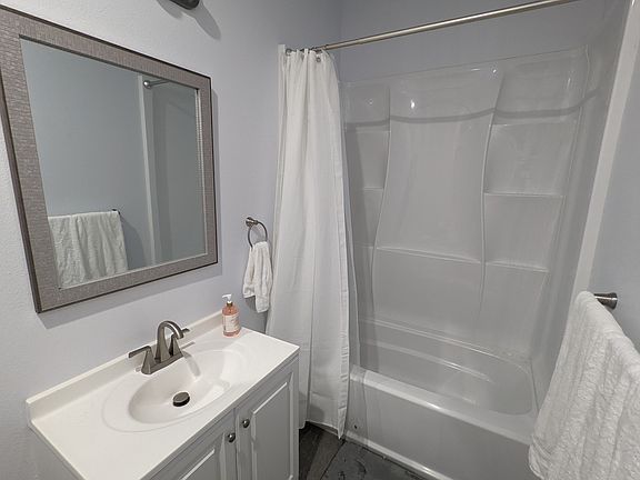 4th image of 1731 W Florence Ave