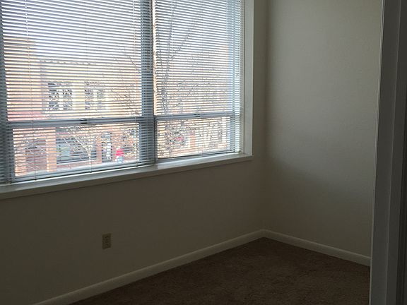5th image of 816 8th St Unit 1