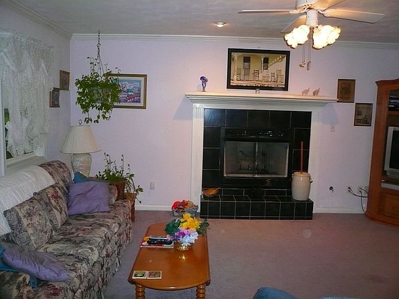 5th image of 411 San Antonio Blvd