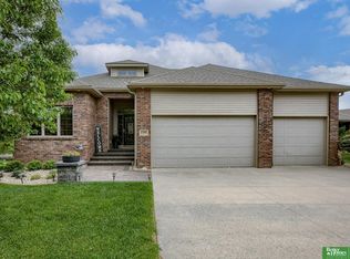 17901 Camelback Ave, Omaha, NE 68136