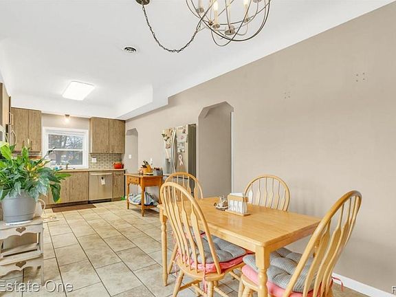 4th image of 16423 Admiral St