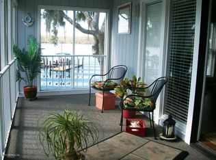 201 River Bend Ct, Welaka, FL 32193