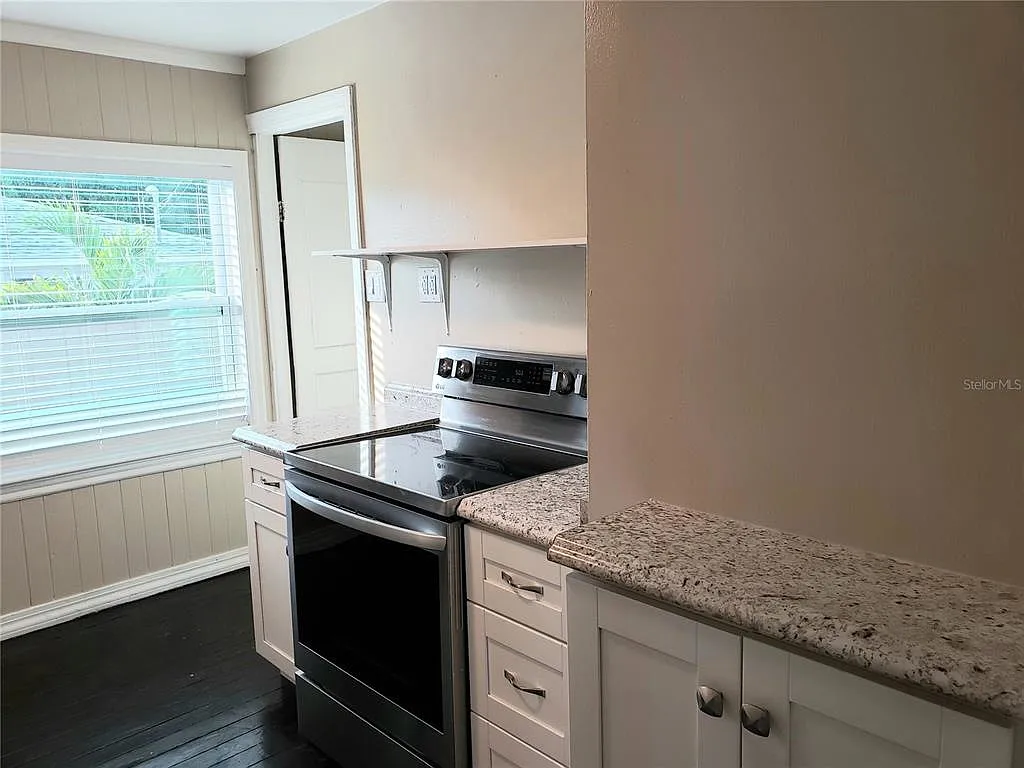 2 bed, 950 sqft, $1,700 — Photo 3