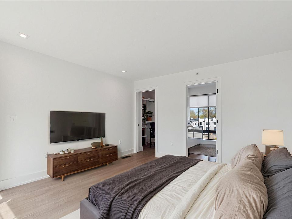 533 E Harrison 3, photo 13