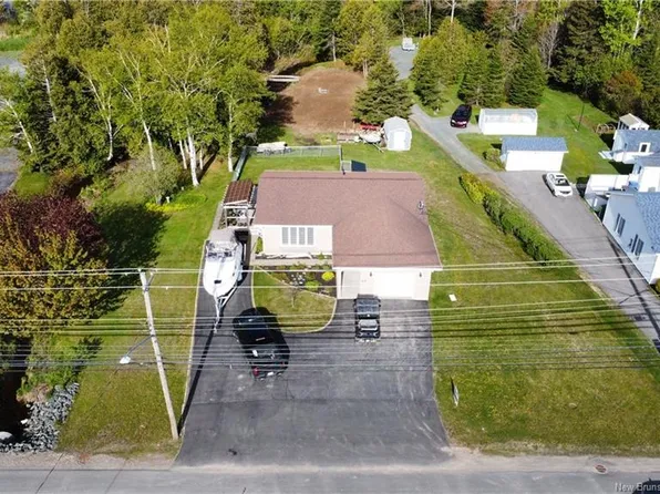 648 Principale, Beresford, NB E8K 2B5