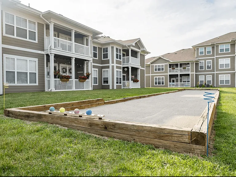 Maple Knoll Apartments — Photo 24