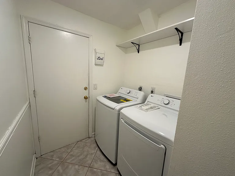 1041 Sawyers Ct — Photo 33