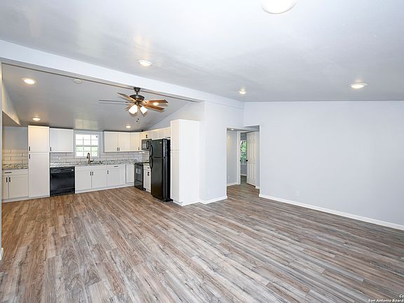 3rd image of 600 Dawnridge Drive