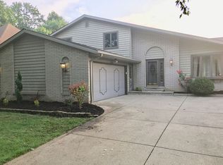 6765 Kiwanis Dr, Middleburg Heights, OH 44130