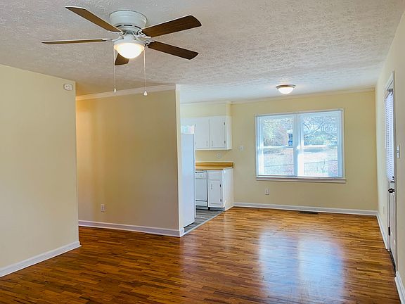 3rd image of 24 Camellia Dr