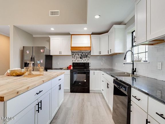 3rd image of 245 Percy Dr