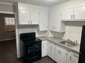 1901 W Dora Ave, Wichita, KS