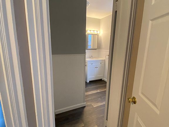 4th image of 61 Whitesboro St Floor 2