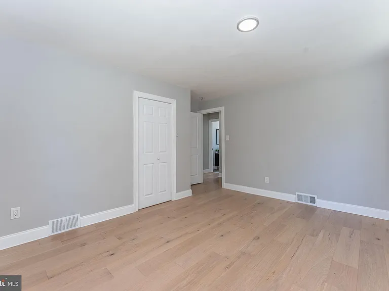 75 Reeder Ave — Photo 30