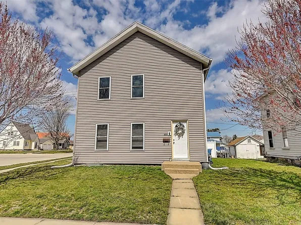 303 E 2nd St, Monticello, IA 52310