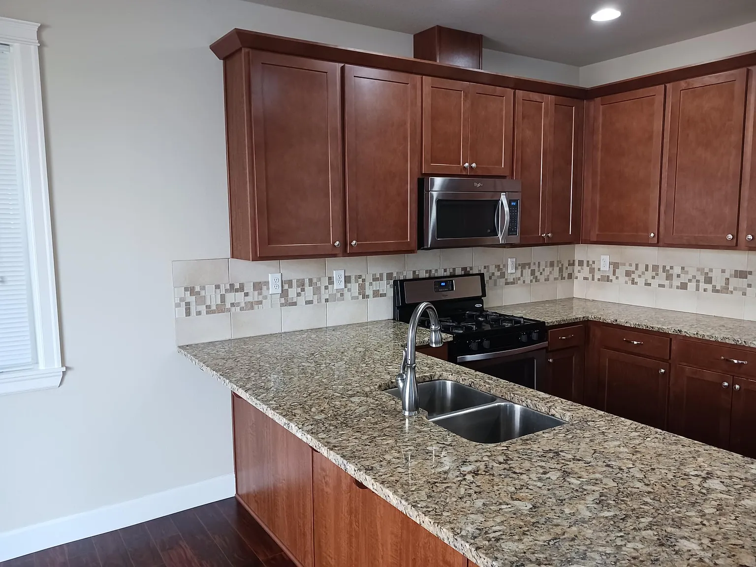 4 bed, 2.5 bath, 2038 sqft, $2,900 — Photo 3