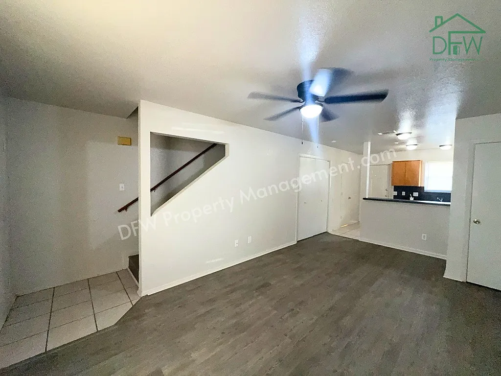 2 bed, 1.5 bath, 885 sqft, $950 — Photo 3