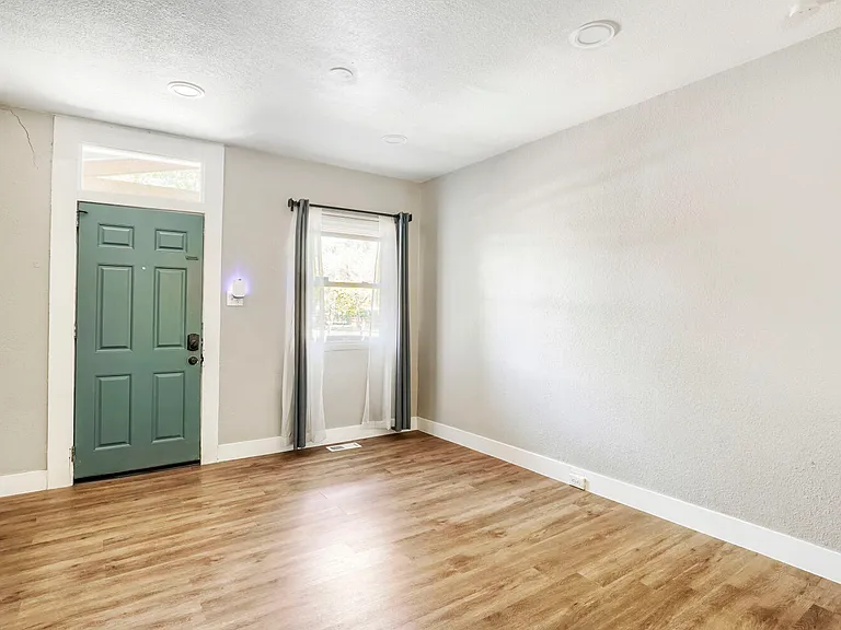 802 W 4th Ave — Photo 7