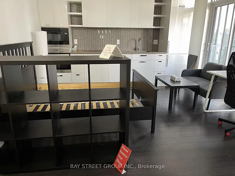 32 Davenport Rd #801 — Photo 3