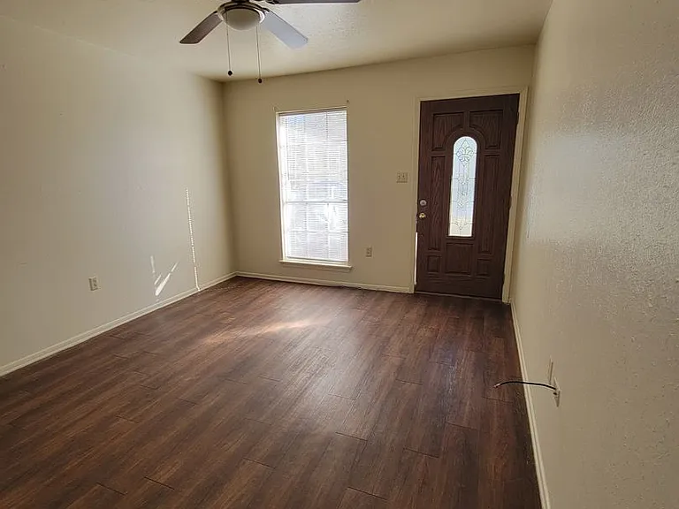 8006 Hobbs Dr — Photo 8