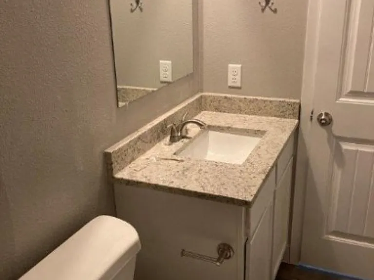 809 S Travis Ave — Photo 9