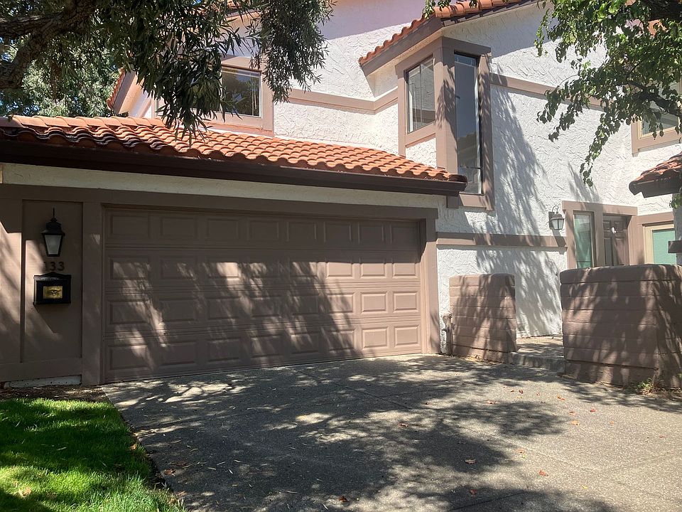 1st image of 133 El Olivar