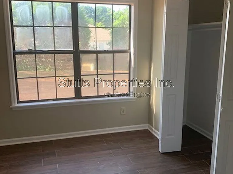 3450 Cloverdale Rd #5 — Photo 3