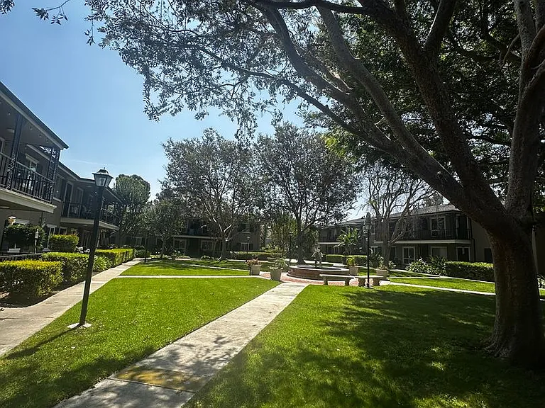 660 S Glassell St — Photo 17