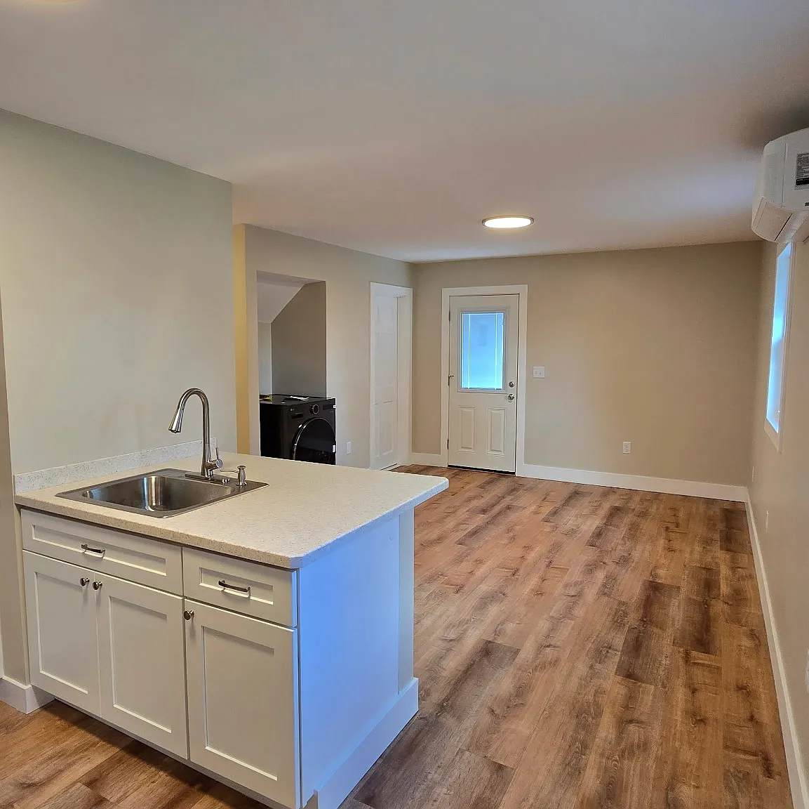 2 bed, 895 sqft, $2,300 — Photo 2