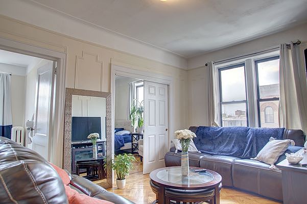 1st image of 3003 47th St APT 3R