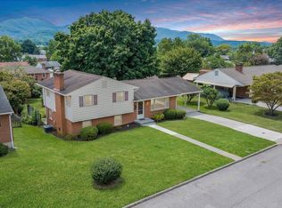 1422 Narcissus St, Salem, VA 24153