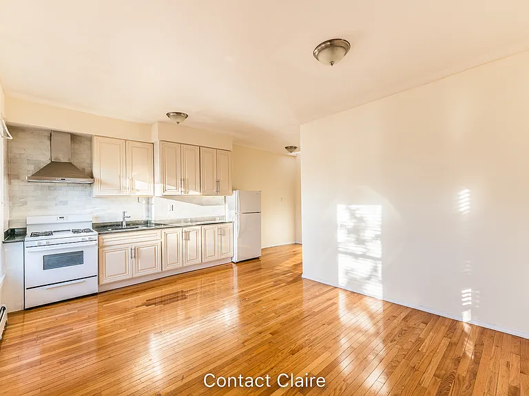 79th St — Photo 3