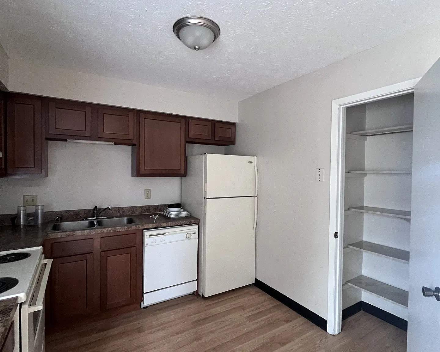 2 bed, 1.5 bath, 1500 sqft, $1,500 — Photo 4