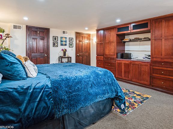 5th image of 2026 W Farragut Ave APT G