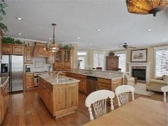 3rd image of 8122 Forest Dr