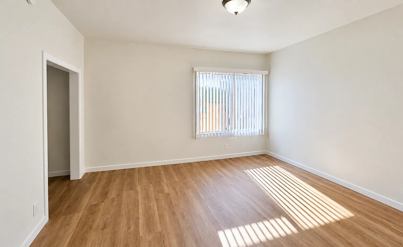 Studio, 424 sqft, $1,475 — Photo 2