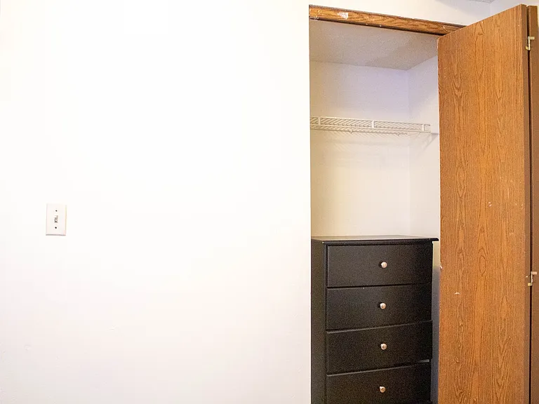 905 W Oregon St — Photo 44