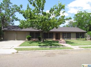 2704 Bon Aire Ave, Victoria, TX 77901