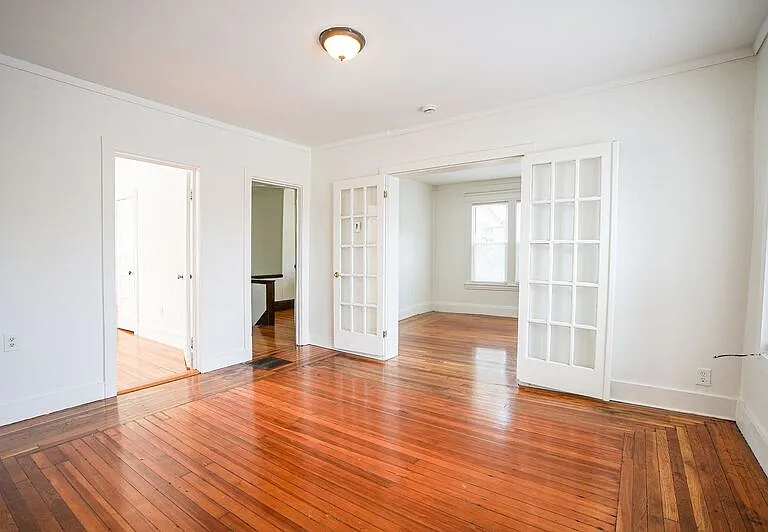 11-13 Newman St #3 — Photo 12