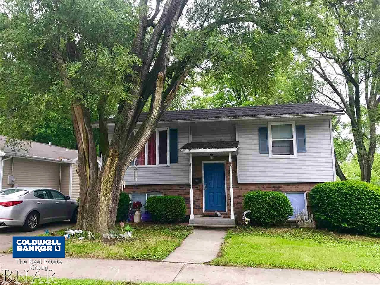 924 W Olive St photo 1