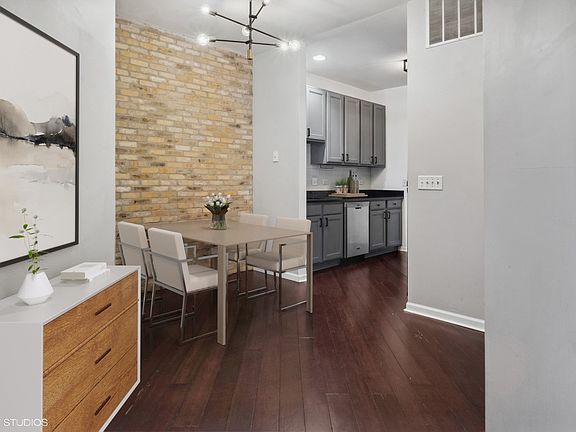 5th image of 2143 W Wellington Ave Unit 205