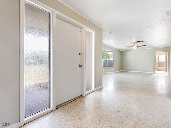 2nd image of 1592 Manchester Blvd